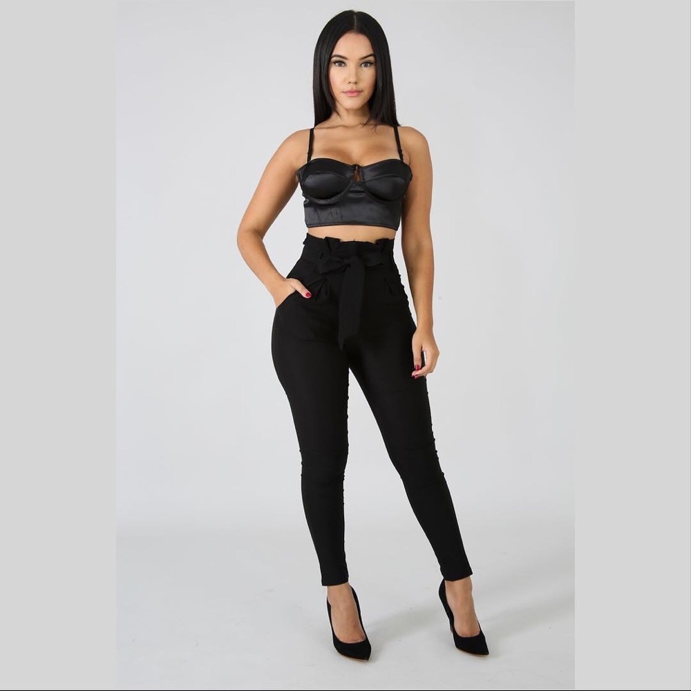 High waisted jeans.